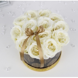 Bukiet 12x JASNO KREMOWYCH różyczek CZARNO ZŁOTY BOX